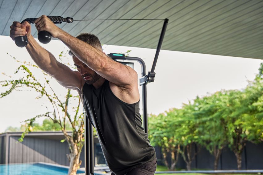 AEKE S1 Pro lleva el entrenamiento personalizado con IA a los gimnasios domésticos 1 Tríceps en polea con AEKE S1 Pro
