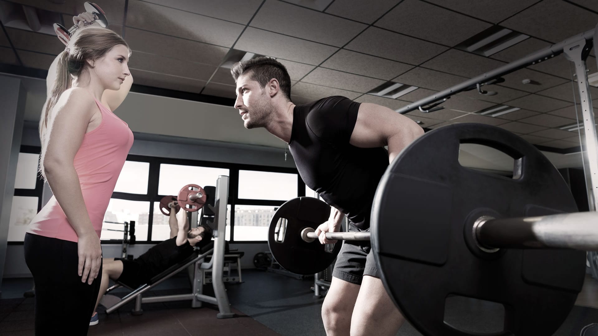 Más fuerza para tu espalda: cinco ejercicios con poleas en el gimnasio