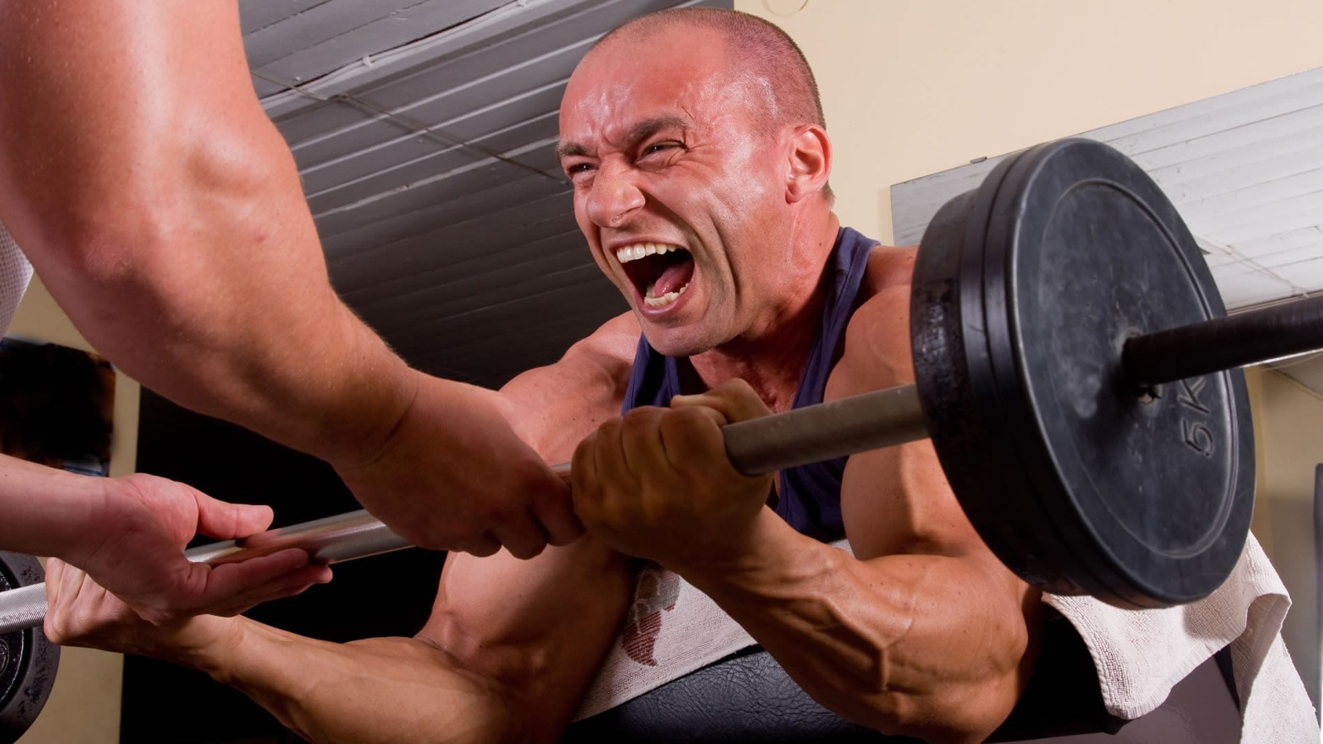 арнольд шварценеггер отжимания на брусьях. спорт отжимания. Lu xiaojun вес. пауэрлифтинг фон для презентации. форсированные повторения в бодибилдинге.