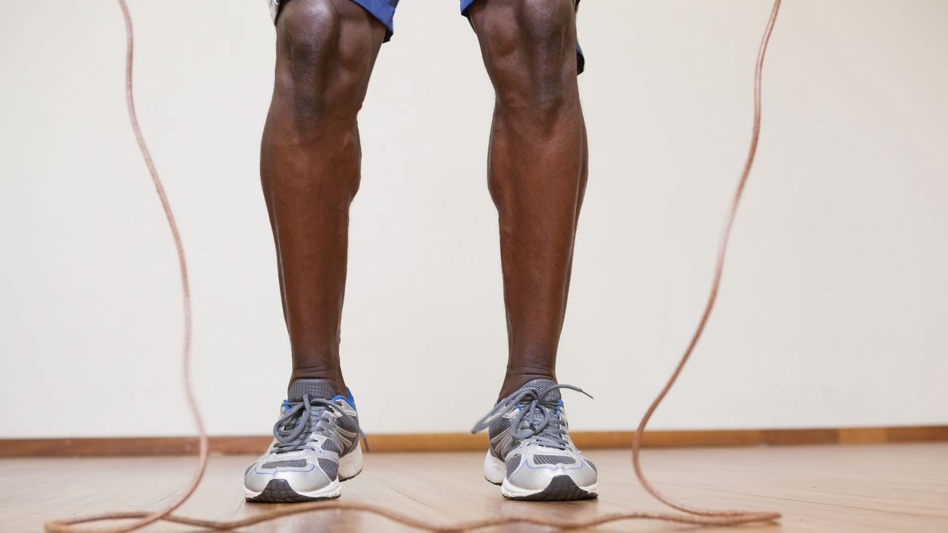 Saltar a la comba: cómo hacerlo bien y por qué es un ejercicio de cardio  más efectivo que correr